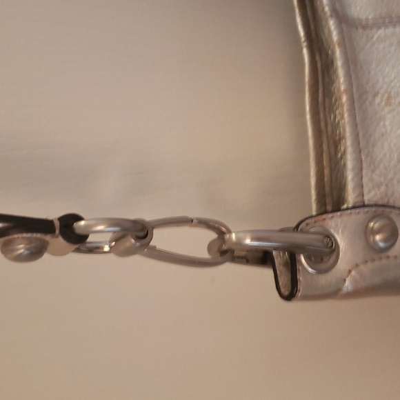 B. Makowsky Silver Distressed Leather Crossbody Handbag - Picture 3 of 13